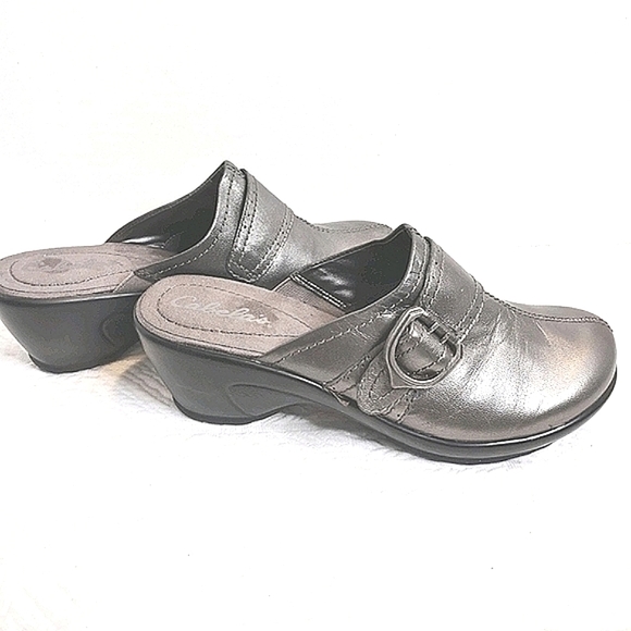 Cabela's Metallic Leather Clogs, Size 9.5 - Picture 6 of 7